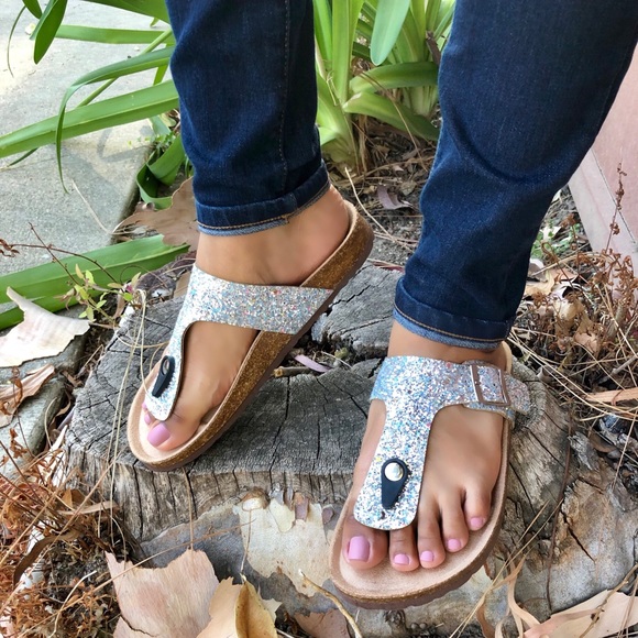 Shoes - 😍SILVER GLITTER THONG FOOTBED SANDALS